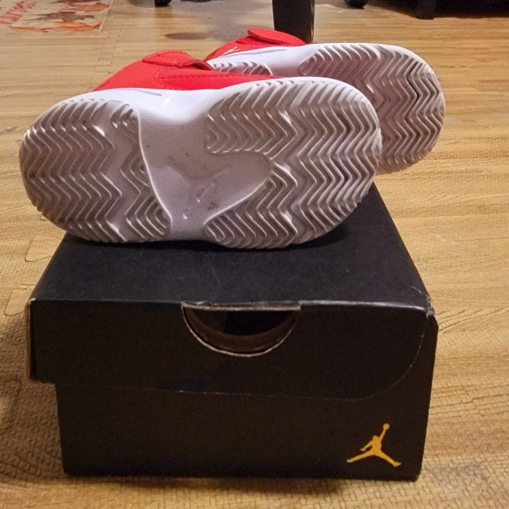 Jordan max aura 4 size 5C